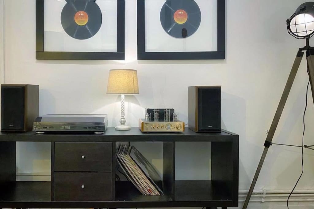 Urban Music Style Townhouse In Swansea City Center Bagian luar foto