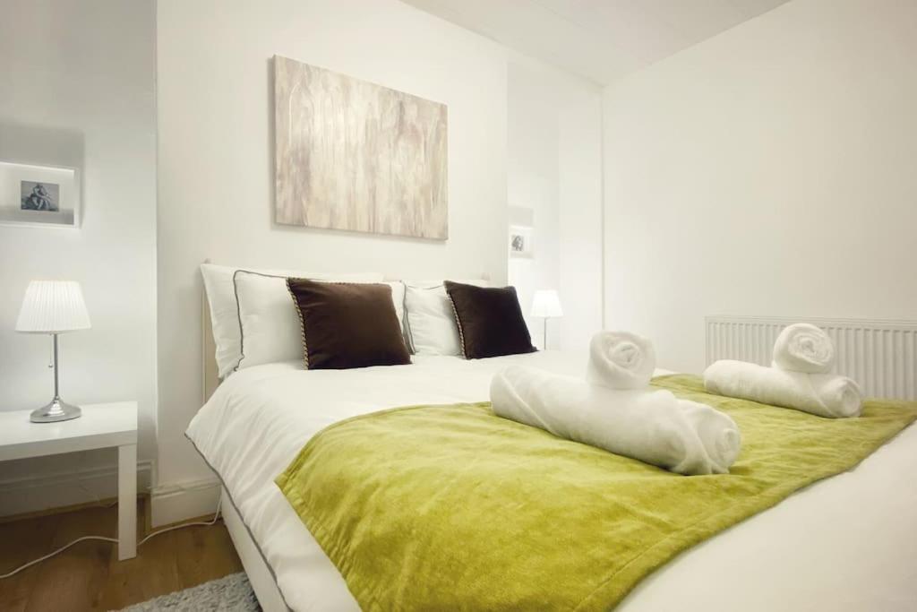 Urban Music Style Townhouse In Swansea City Center Bagian luar foto