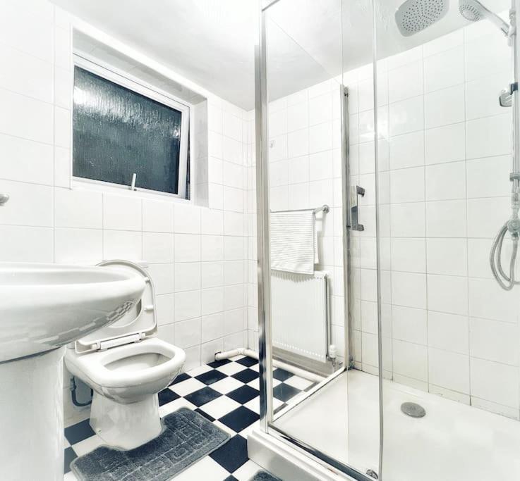 Urban Music Style Townhouse In Swansea City Center Bagian luar foto